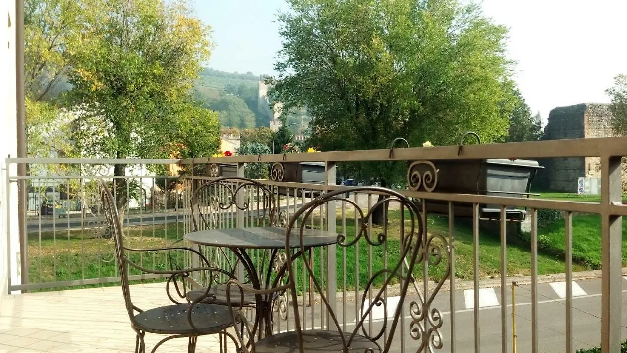 *** Guest house La Finestra Sul Castello Hotel Soave  Italy