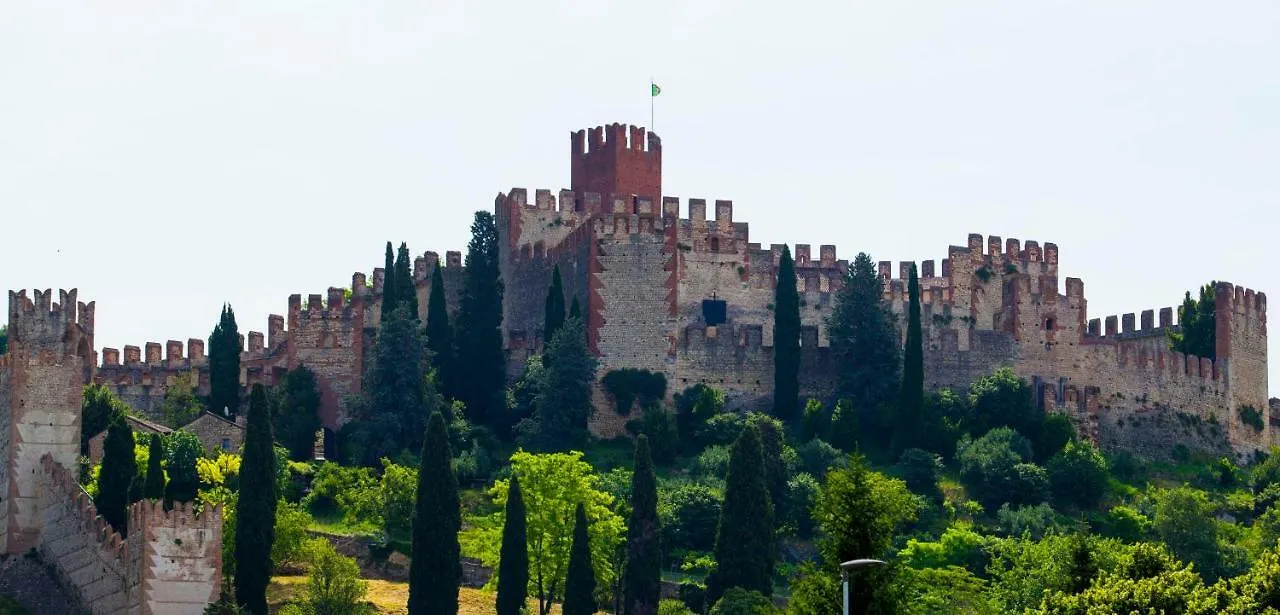 La Finestra Sul Castello Hotel Soave  3*, Soave (Verona)