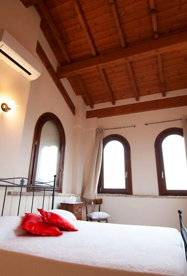 La Finestra Sul Castello Hotel Soave  Guest house